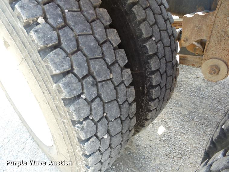 image for item K6445 1995 Peterbilt 379 semi truck