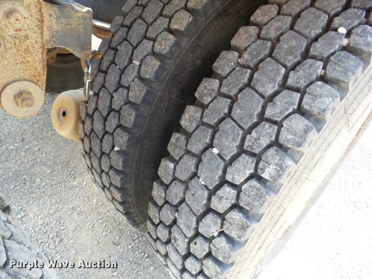 image for item K6445 1995 Peterbilt 379 semi truck