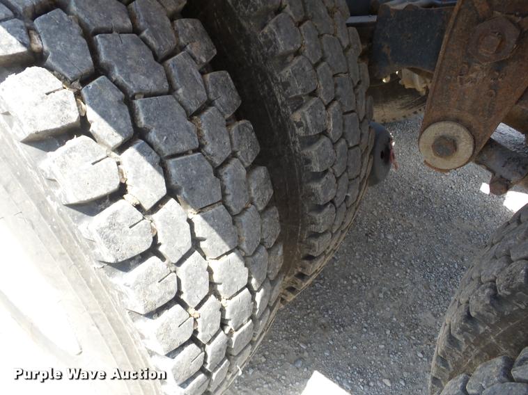 image for item K6445 1995 Peterbilt 379 semi truck