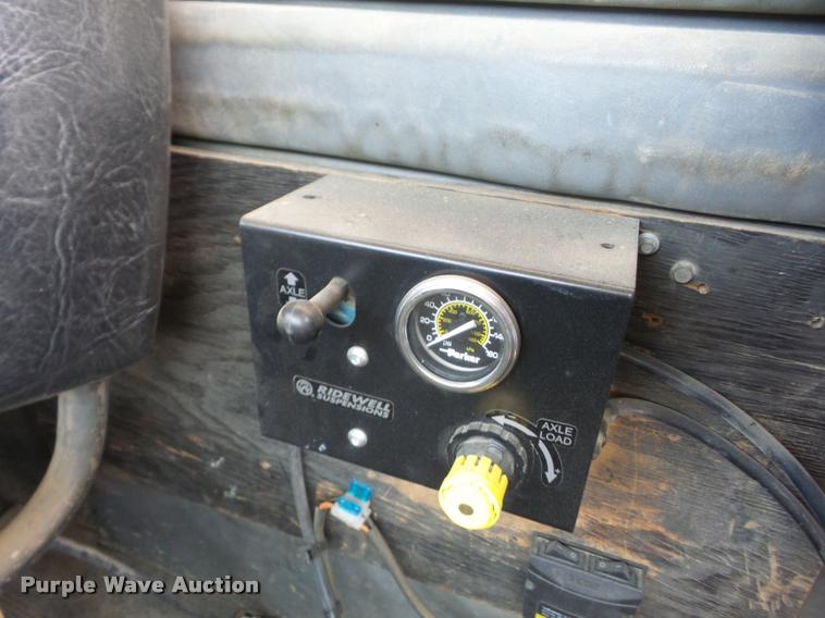 image for item K6445 1995 Peterbilt 379 semi truck