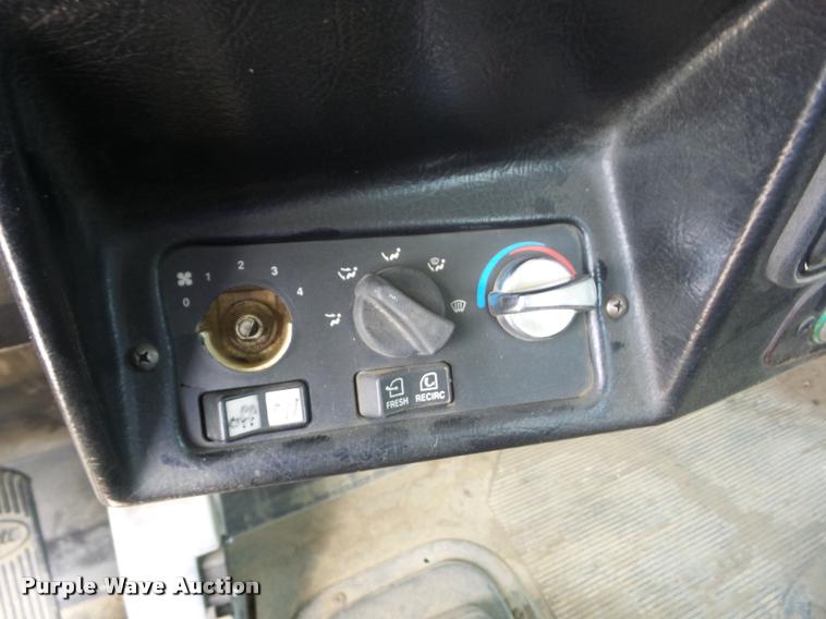 image for item K6445 1995 Peterbilt 379 semi truck