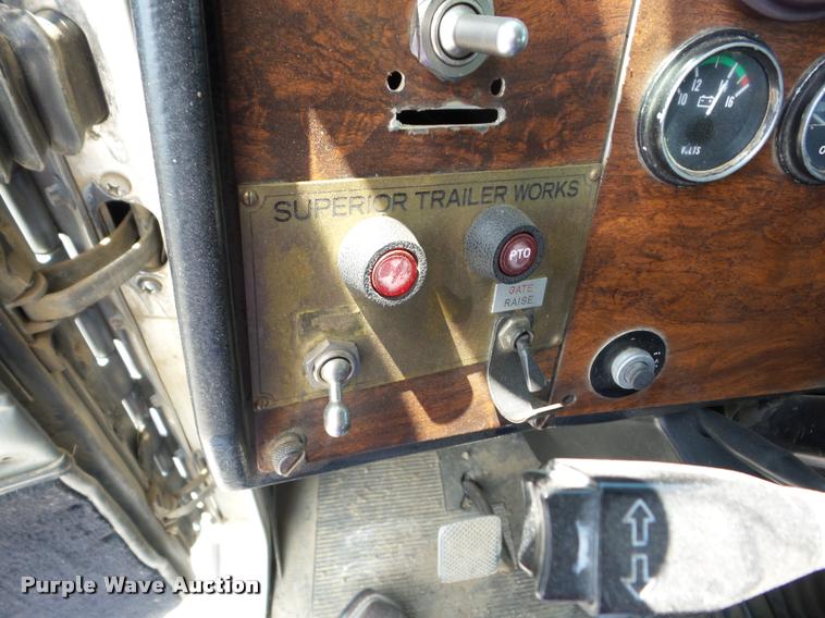 image for item K6445 1995 Peterbilt 379 semi truck