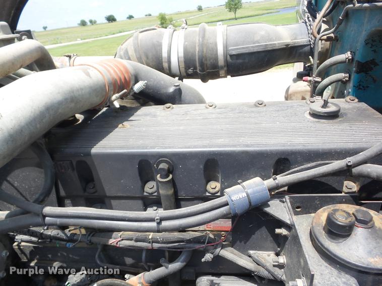 image for item K6445 1995 Peterbilt 379 semi truck