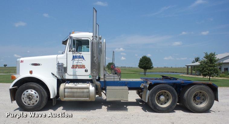 image for item K6446 1993 Peterbilt 378 semi truck
