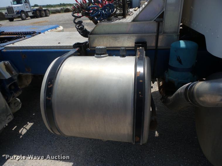 image for item K6446 1993 Peterbilt 378 semi truck