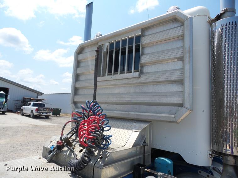 image for item K6446 1993 Peterbilt 378 semi truck