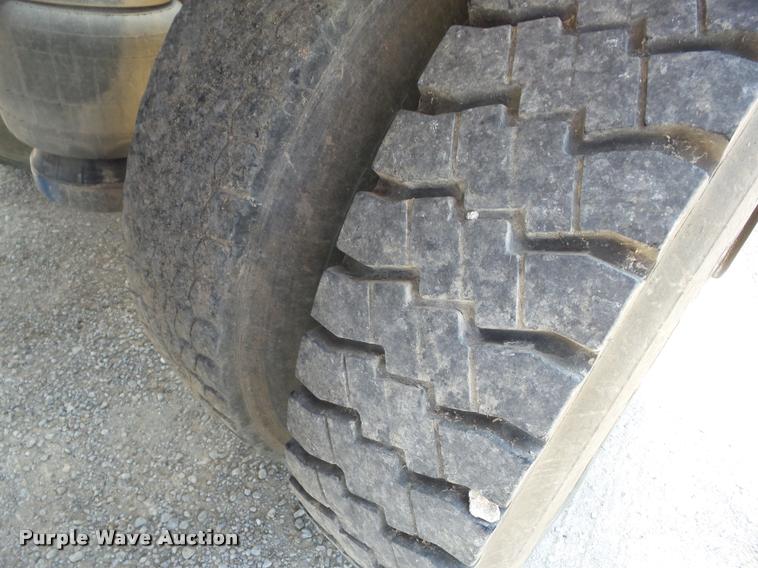 image for item K6446 1993 Peterbilt 378 semi truck