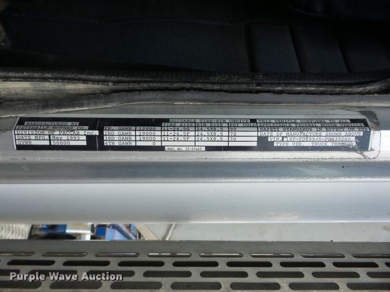 image for item K6446 1993 Peterbilt 378 semi truck