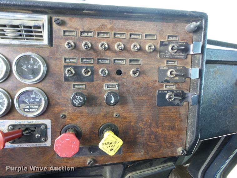 image for item K6446 1993 Peterbilt 378 semi truck