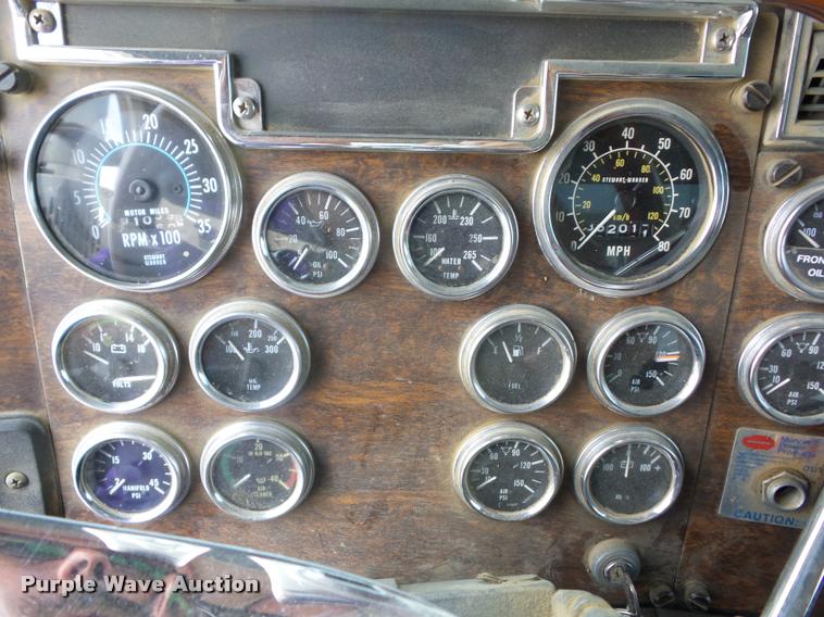 image for item K6446 1993 Peterbilt 378 semi truck