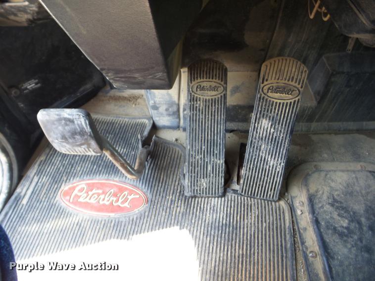 image for item K6446 1993 Peterbilt 378 semi truck