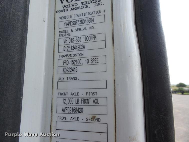 image for item K6449 2003 Volvo VNM semi truck