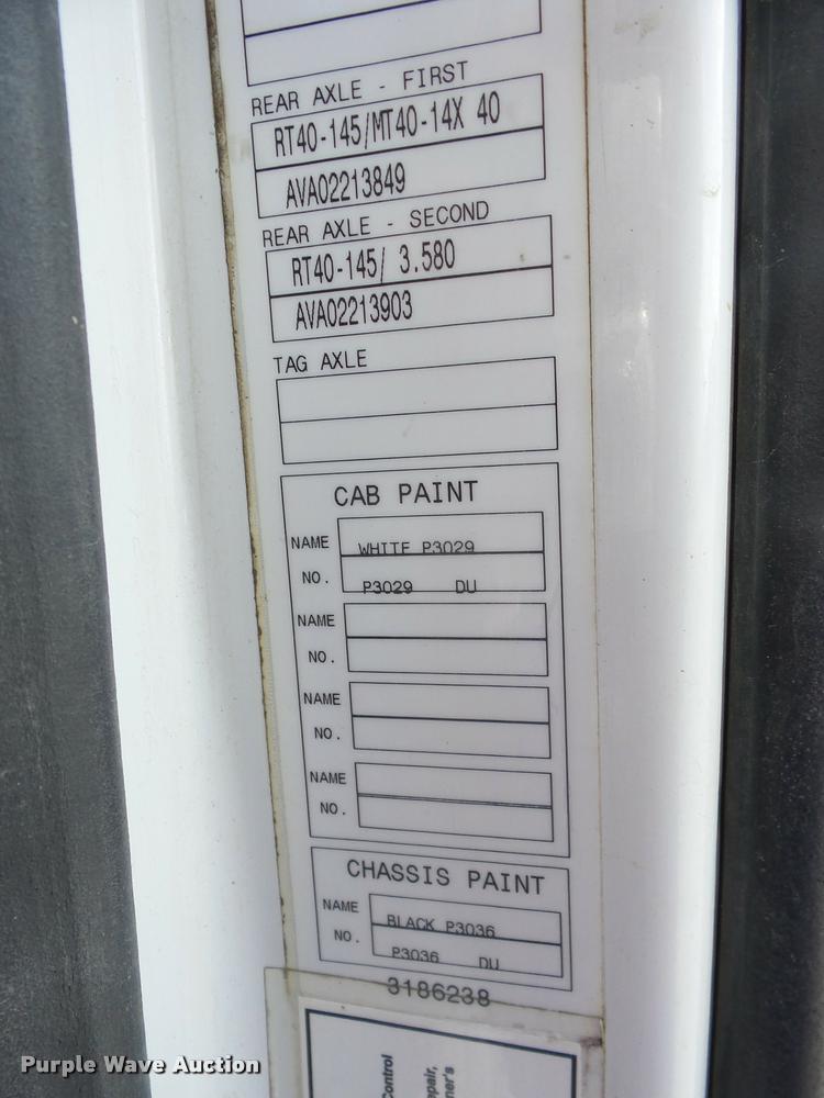 image for item K6449 2003 Volvo VNM semi truck