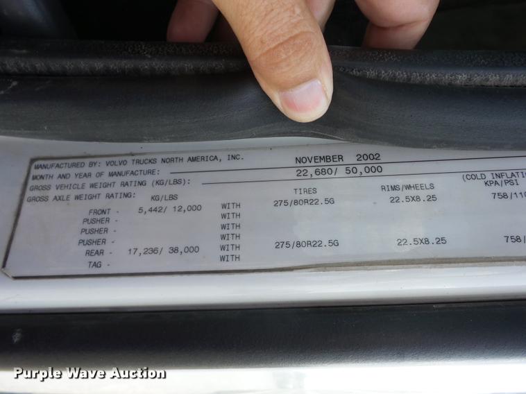 image for item K6449 2003 Volvo VNM semi truck