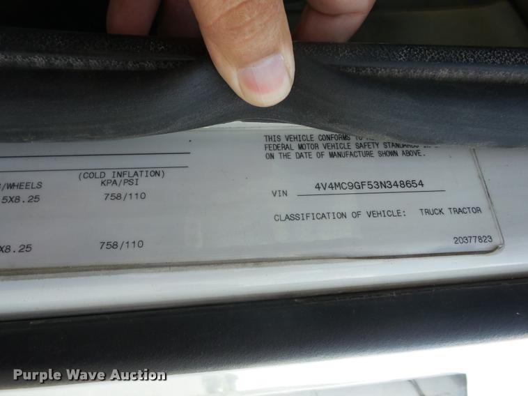 image for item K6449 2003 Volvo VNM semi truck