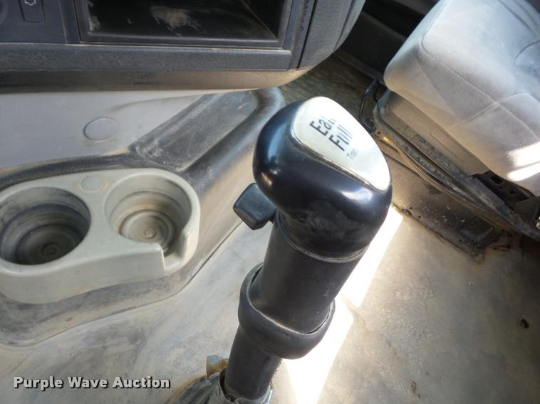 image for item K6449 2003 Volvo VNM semi truck