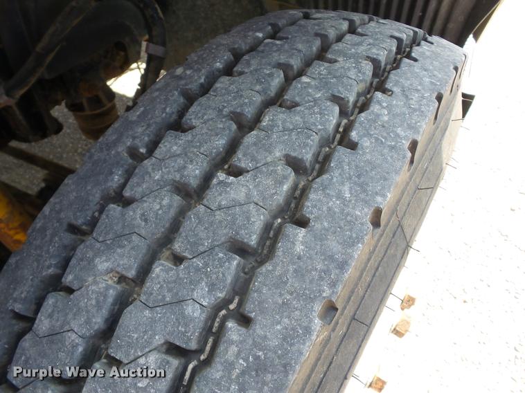 image for item K6449 2003 Volvo VNM semi truck