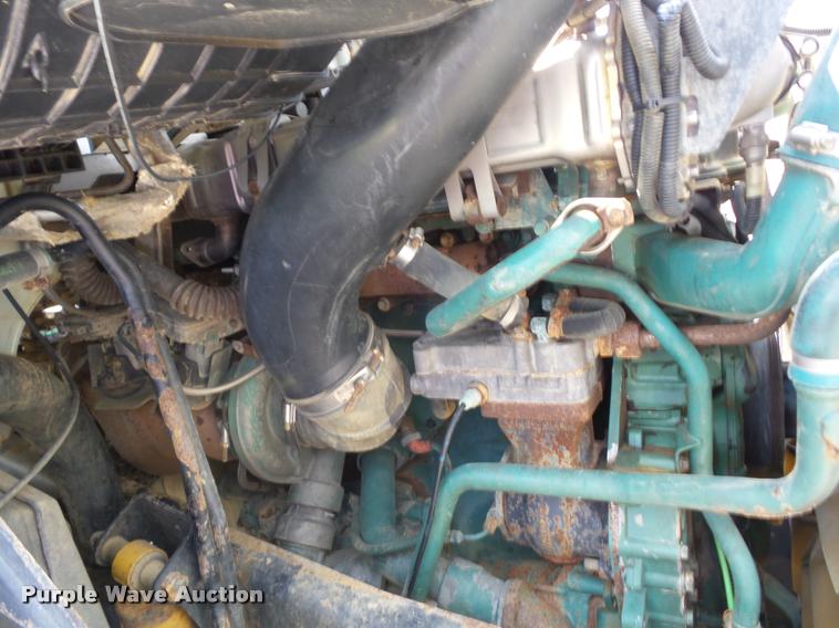 image for item K6449 2003 Volvo VNM semi truck