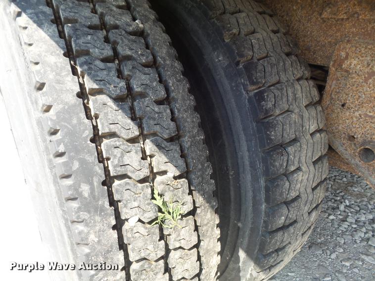 image for item K7500 1995 Pine dry van trailer