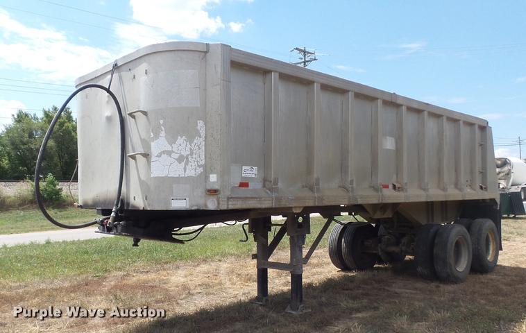 image for item K7522 1977 Mate end dump trailer