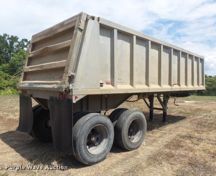 image for item K7522 1977 Mate end dump trailer