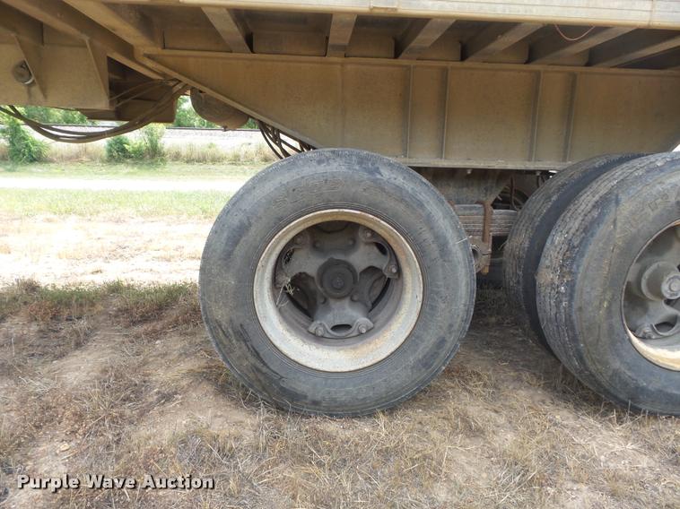 image for item K7522 1977 Mate end dump trailer
