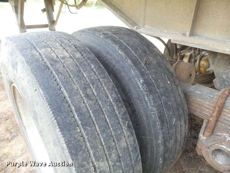 image for item K7522 1977 Mate end dump trailer