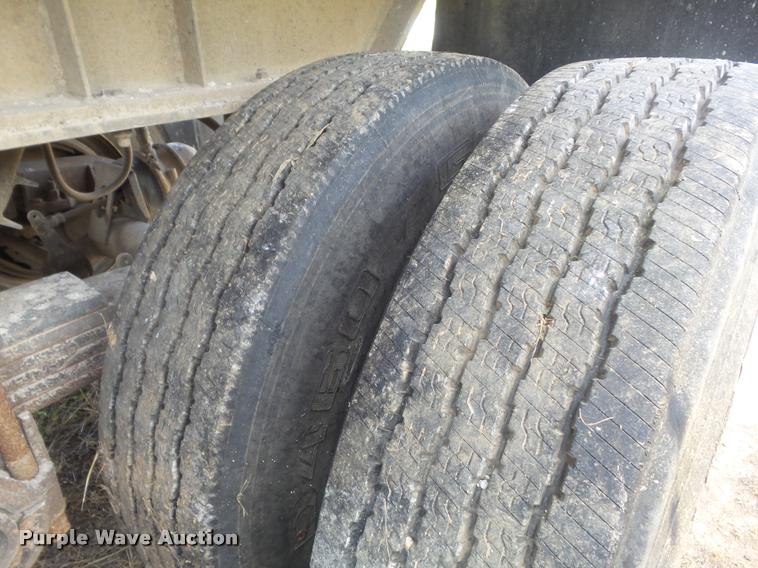 image for item K7522 1977 Mate end dump trailer