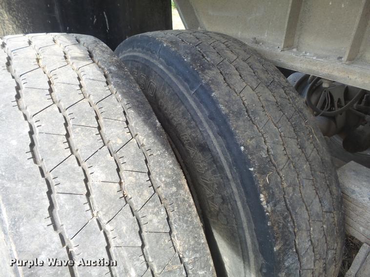 image for item K7522 1977 Mate end dump trailer