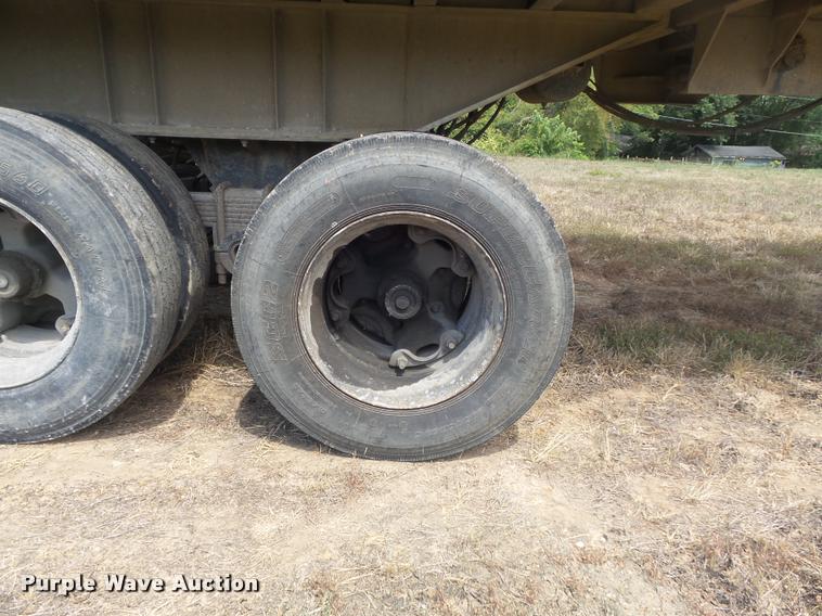 image for item K7522 1977 Mate end dump trailer