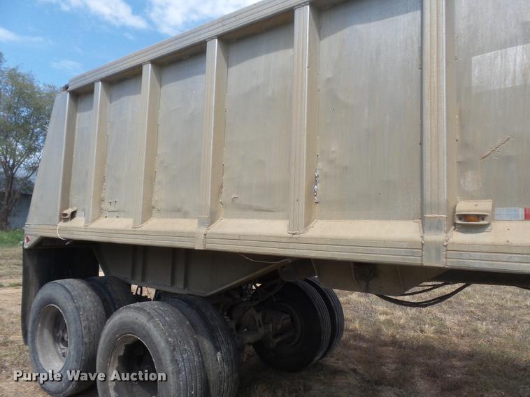 image for item K7522 1977 Mate end dump trailer