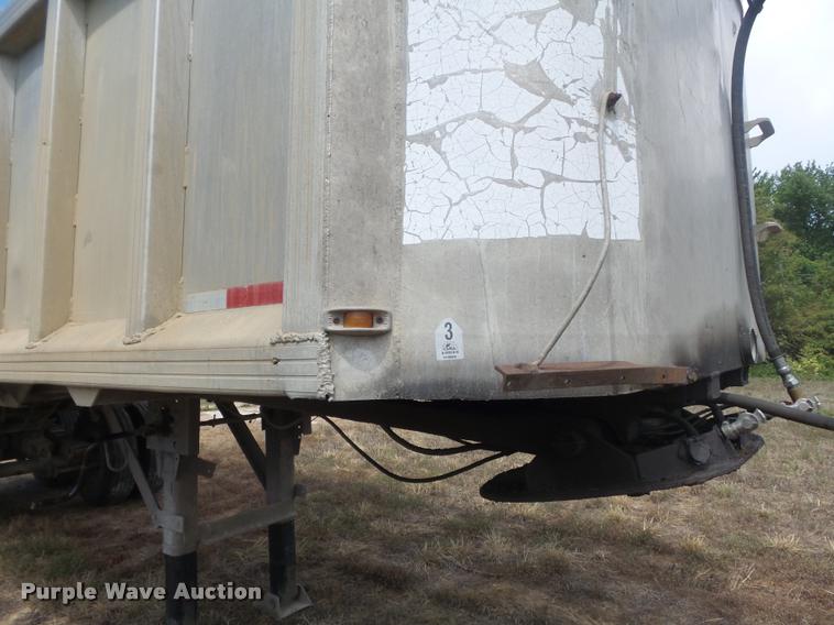 image for item K7522 1977 Mate end dump trailer