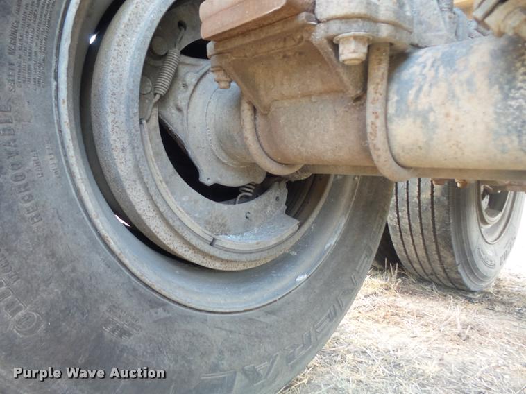 image for item K7522 1977 Mate end dump trailer