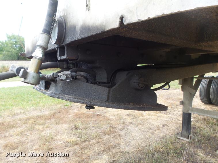 image for item K7522 1977 Mate end dump trailer
