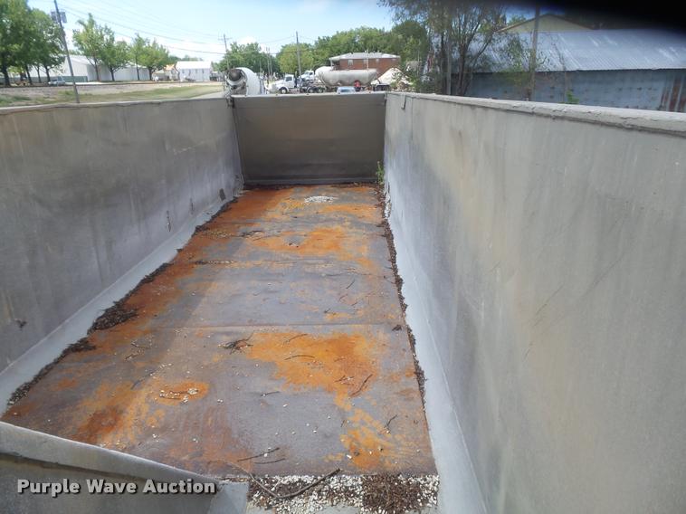 image for item K7522 1977 Mate end dump trailer