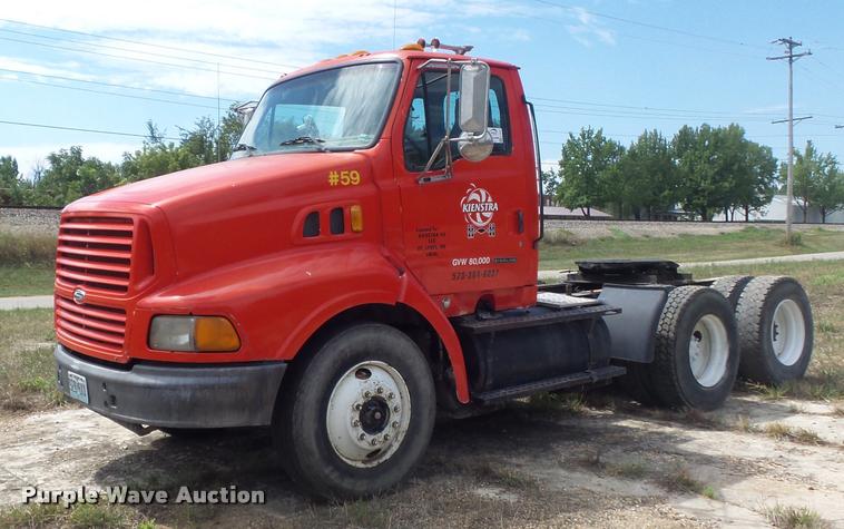 image for item K7523 2000 Sterling A9500 semi truck