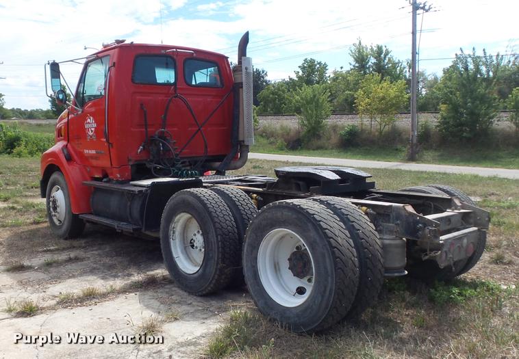 image for item K7523 2000 Sterling A9500 semi truck