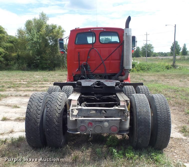 image for item K7523 2000 Sterling A9500 semi truck
