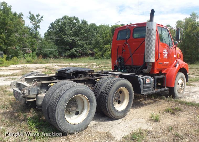 image for item K7523 2000 Sterling A9500 semi truck
