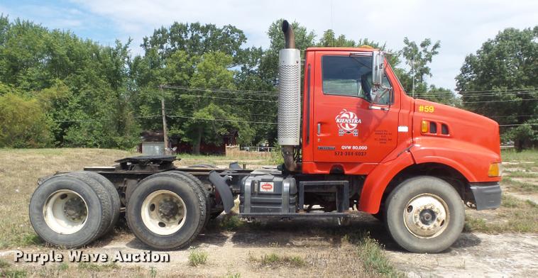 image for item K7523 2000 Sterling A9500 semi truck