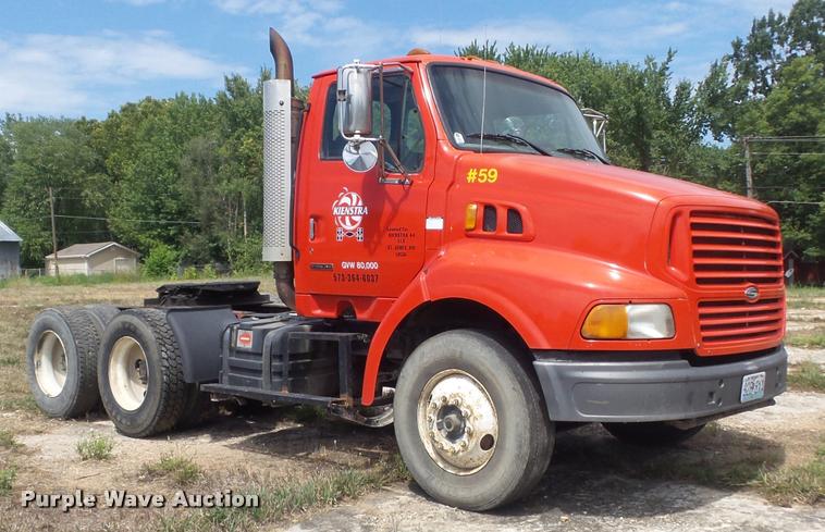 image for item K7523 2000 Sterling A9500 semi truck