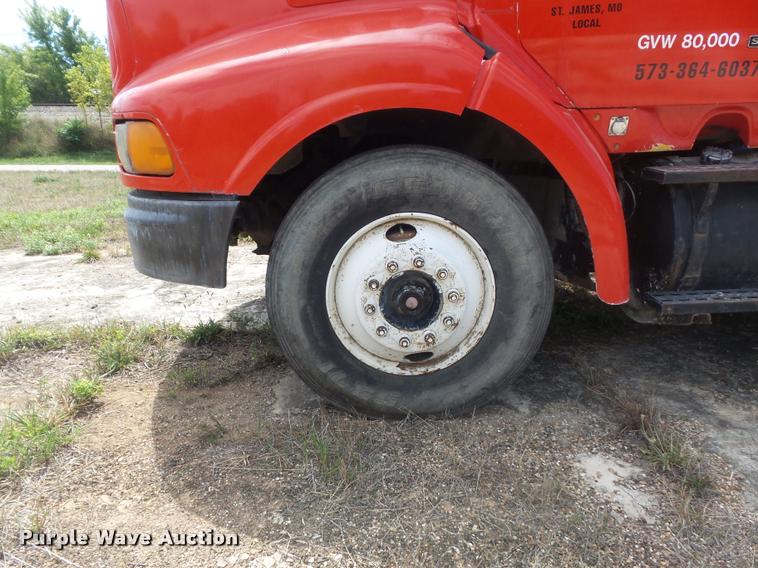 image for item K7523 2000 Sterling A9500 semi truck