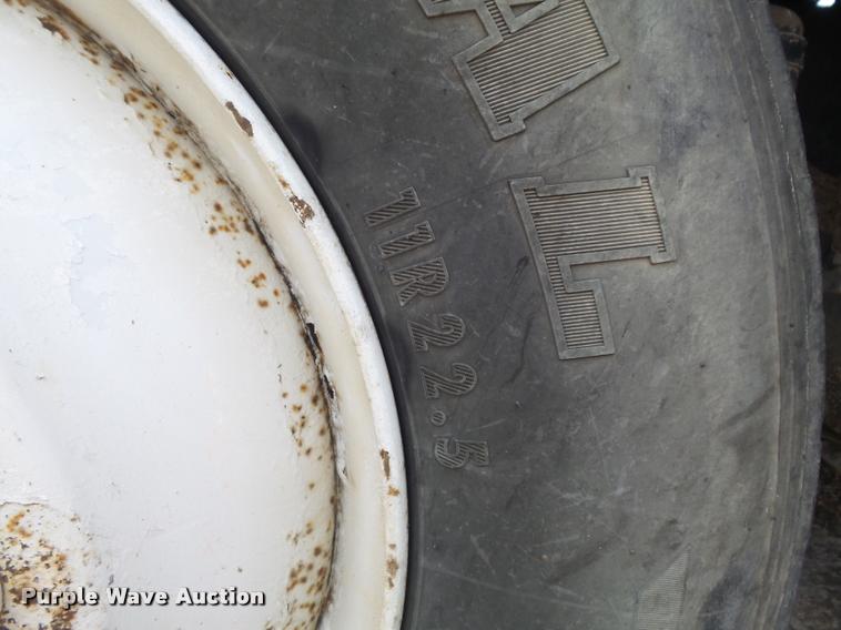 image for item K7523 2000 Sterling A9500 semi truck