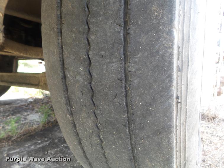 image for item K7523 2000 Sterling A9500 semi truck