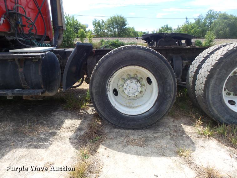 image for item K7523 2000 Sterling A9500 semi truck