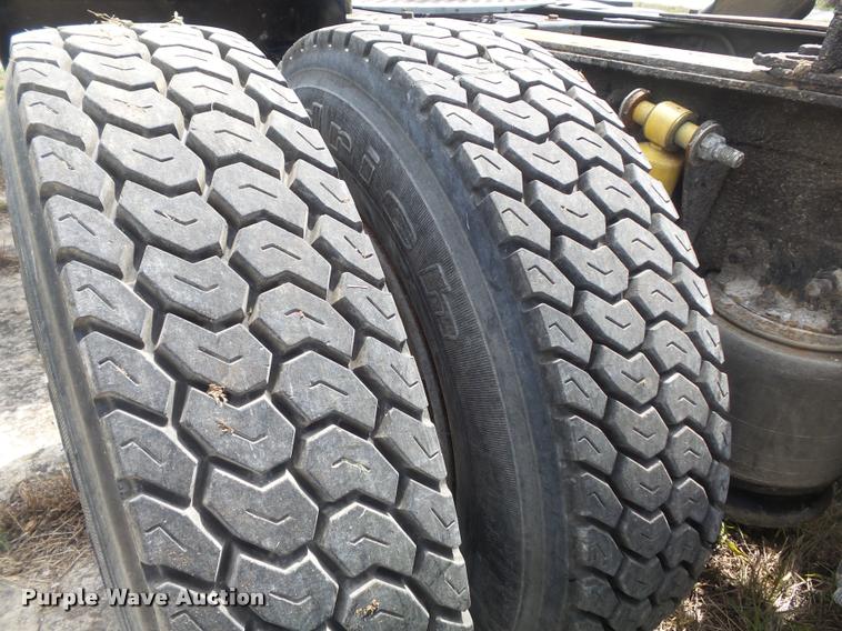 image for item K7523 2000 Sterling A9500 semi truck