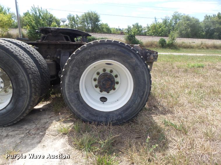 image for item K7523 2000 Sterling A9500 semi truck