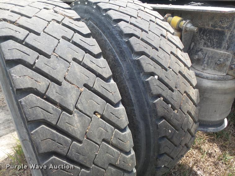 image for item K7523 2000 Sterling A9500 semi truck