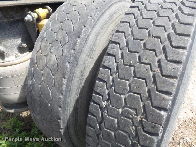 image for item K7523 2000 Sterling A9500 semi truck