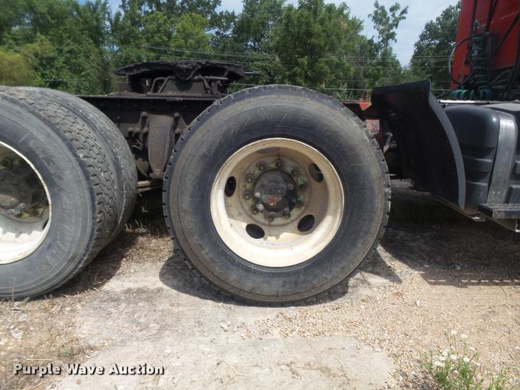 image for item K7523 2000 Sterling A9500 semi truck